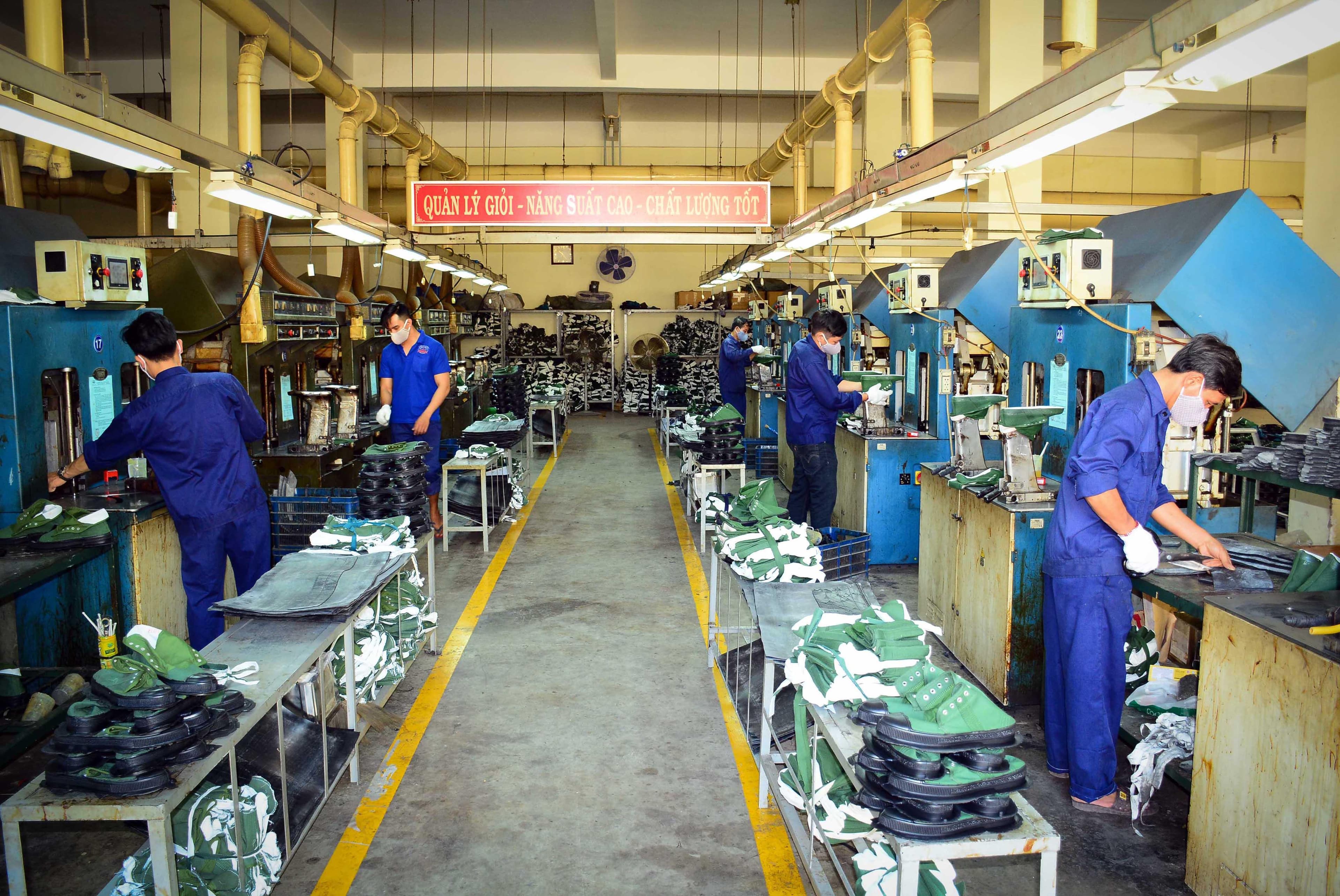 Sản xuất quốc phòng là then chốt, sản xuất kinh tế là động lực
