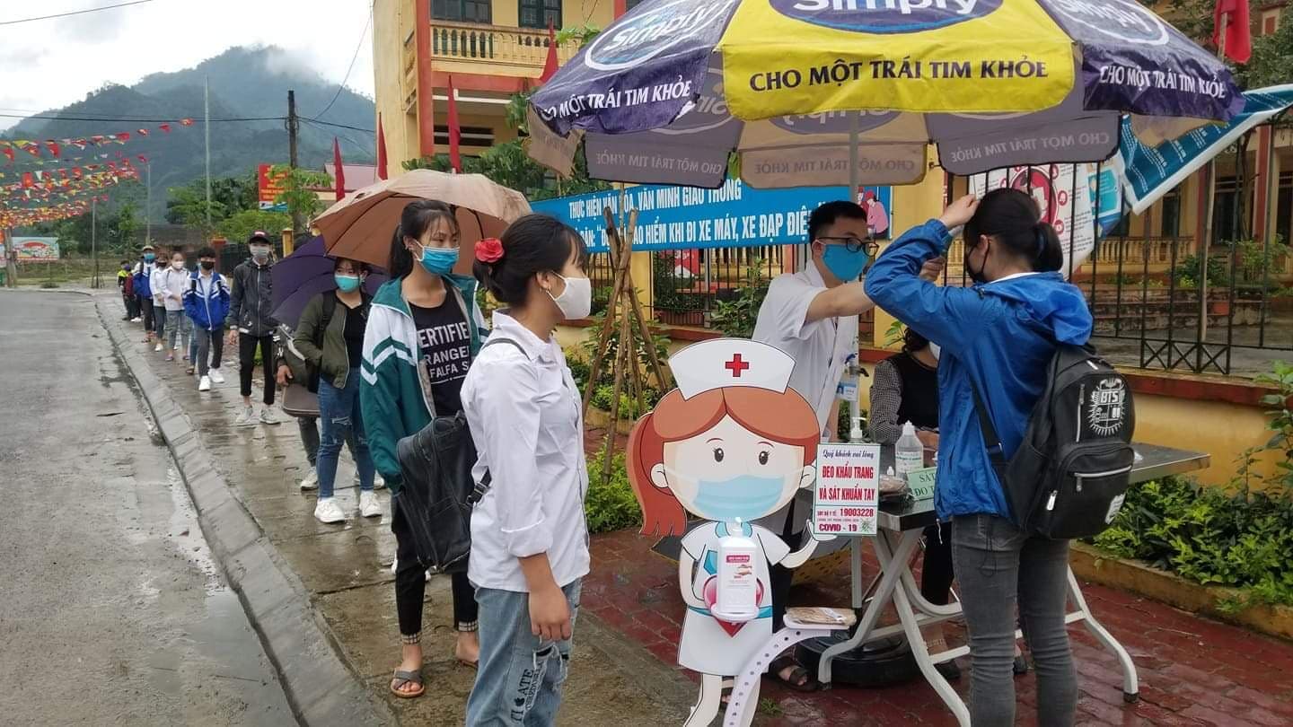 Buổi học đầu tiên của học sinh Yên Bái sau kỳ nghỉ chống dịch Covid-19