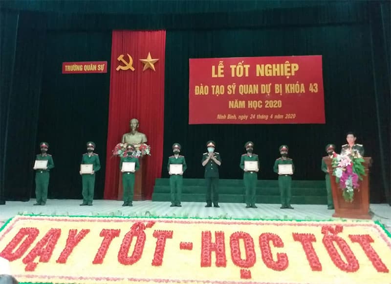 Trường quân sự Quân đoàn 1 tổ chức Lễ tốt nghiệp học viên đào tạo sĩ quan dự bị khóa 43
