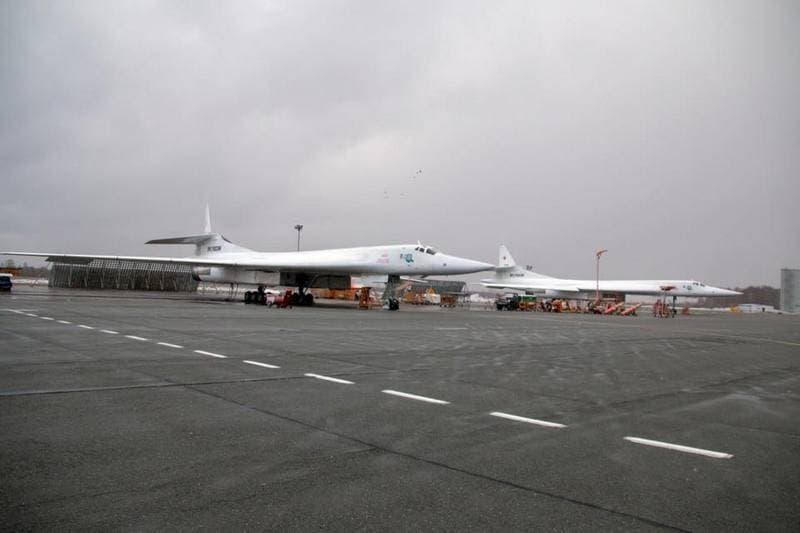 Không quân Nga tiếp nhận 2 máy bay ném bom chiến lược Tu-160M đầu tiên