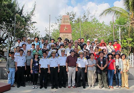 Bài 1: Từ ngón tay trên bàn tay đến vòng tay hoà hợp dân tộc