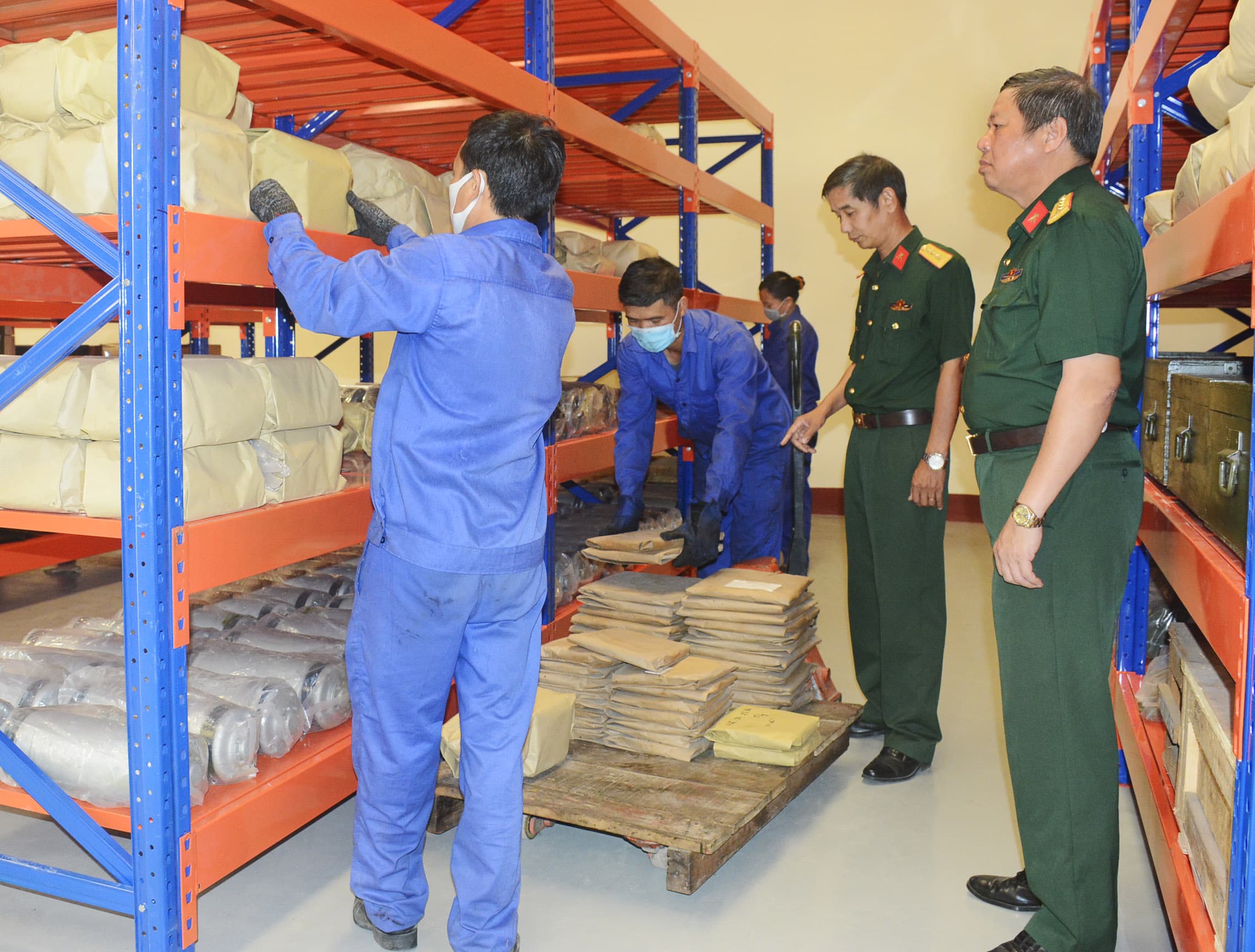 Cán bộ mẫu mực, động lực thi đua