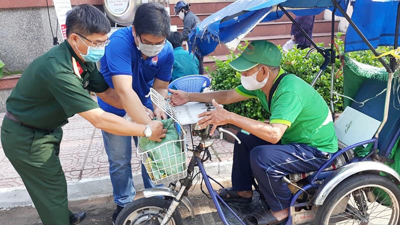 Bộ tư lệnh TP Hồ Chí Minh triển khai cây "ATM gạo" đầu tiên