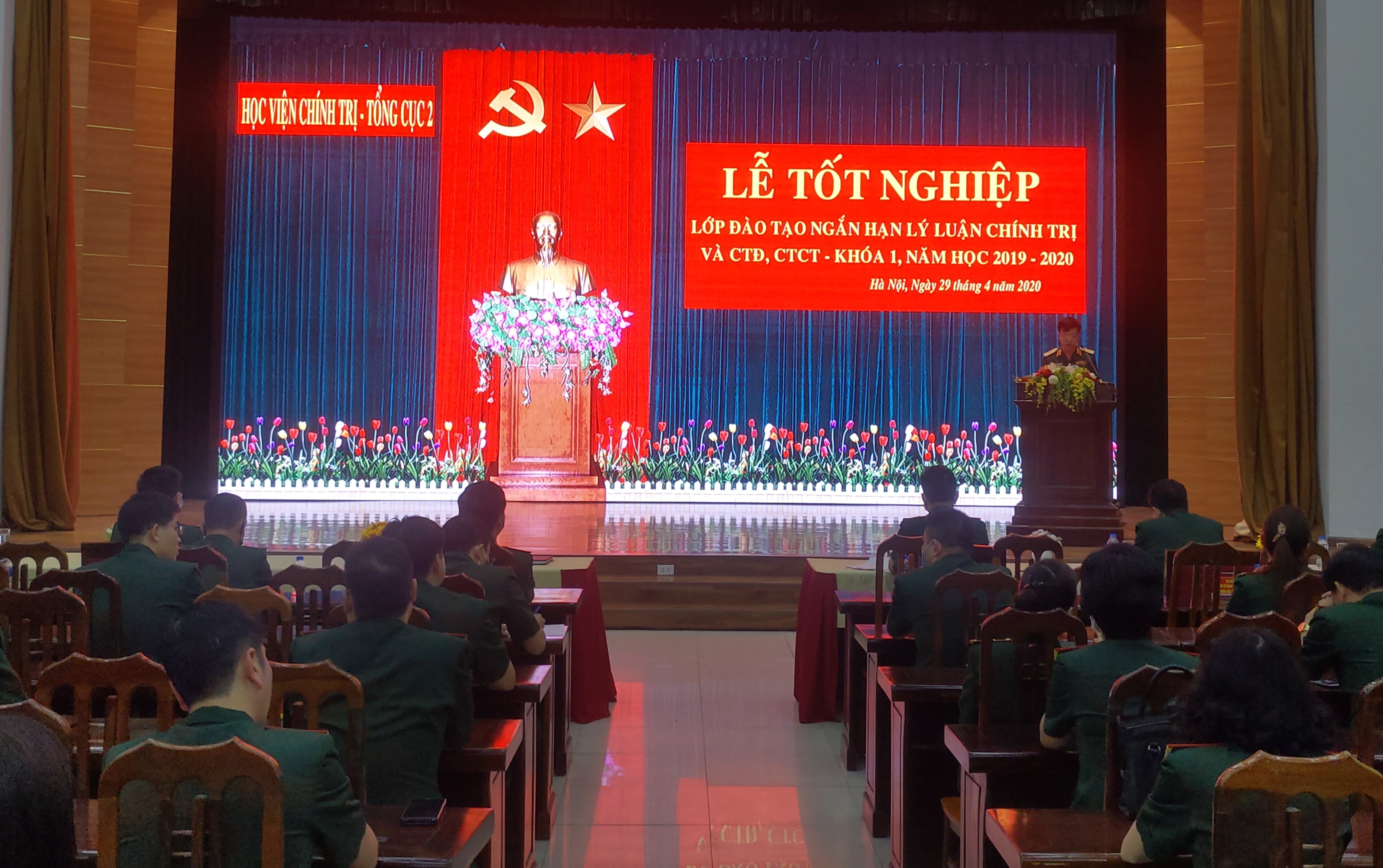 Bế giảng lớp đào tạo ngắn hạn lý luận chính trị và công tác đảng, công tác chính trị