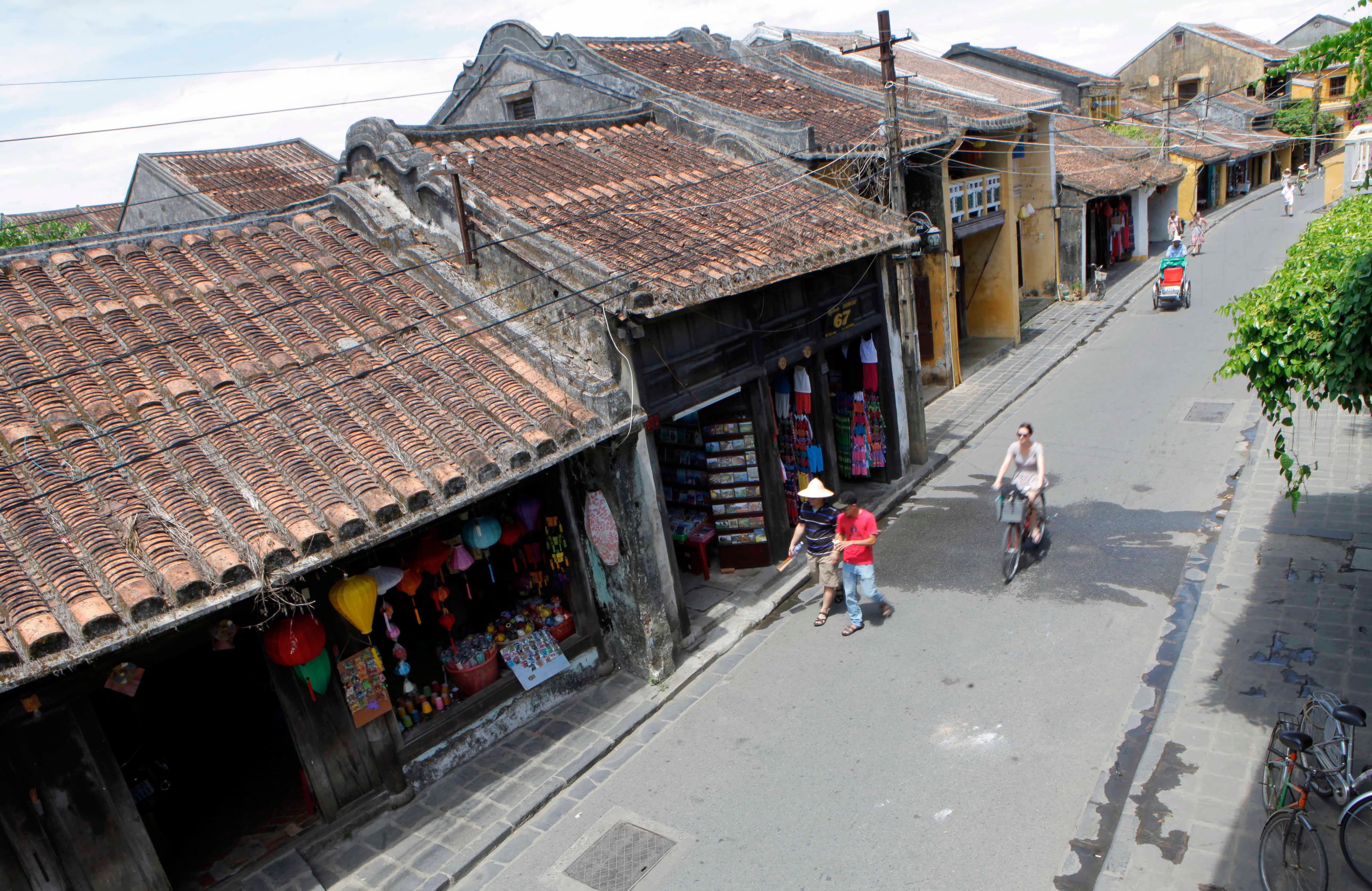Giải bài toán quá tải ở các di tích “sống”