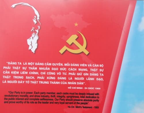 Đặc biệt coi trọng xây dựng, rèn luyện cán bộ của Đảng