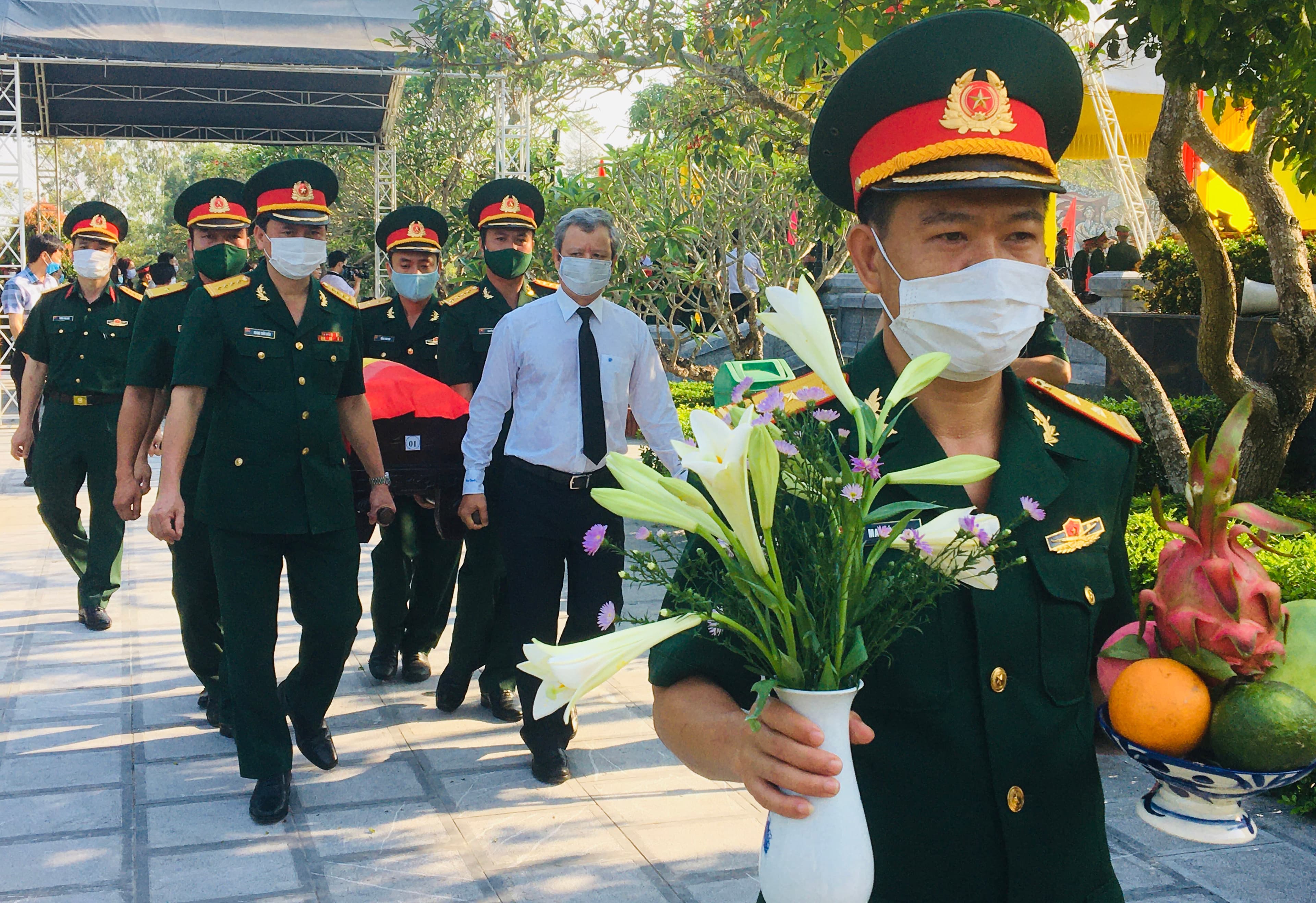 Thừa Thiên - Huế và Quảng Bình truy điệu và an táng 46 hài cốt liệt sĩ