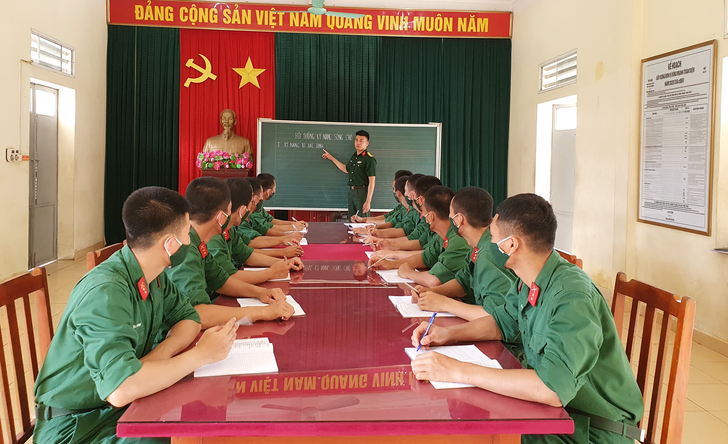Bồi dưỡng kỹ năng sống cho bộ đội