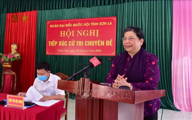 Phó chủ tịch Thường trực Quốc hội Tòng Thị Phóng tiếp xúc cử tri tại Sơn La