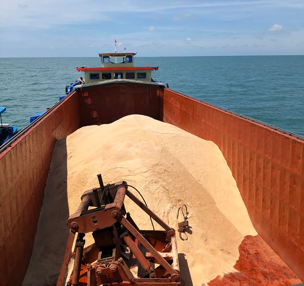 Bắt giữ tàu vận chuyển 50 tấn đường không có giấy tờ chứng minh nguồn gốc
