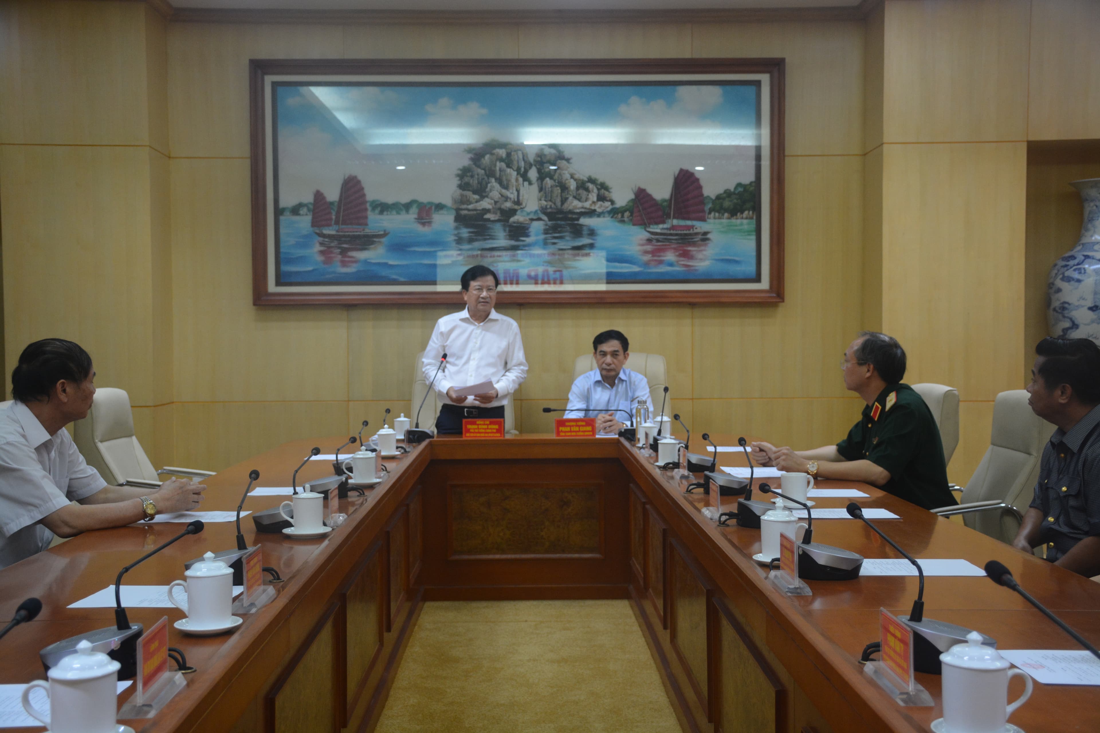 Gặp mặt và chúc mừng các đồng chí nguyên lãnh đạo Ủy ban Quốc gia Ứng phó sự cố, thiên tai và Tìm kiếm cứu nạn