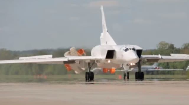 Nga thử nghiệm tên lửa siêu vượt âm mới trên máy bay Tu-22M3