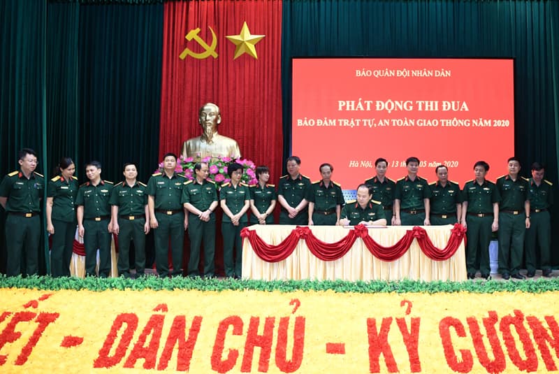 Báo Quân đội nhân dân phát động thi đua bảo đảm trật tự, an toàn giao thông