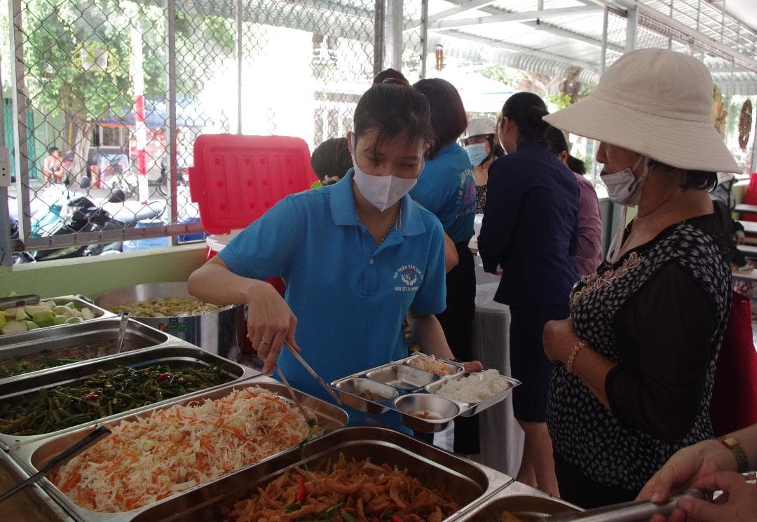 “Vui thì trả tiền, không vui không trả cũng không sao…”