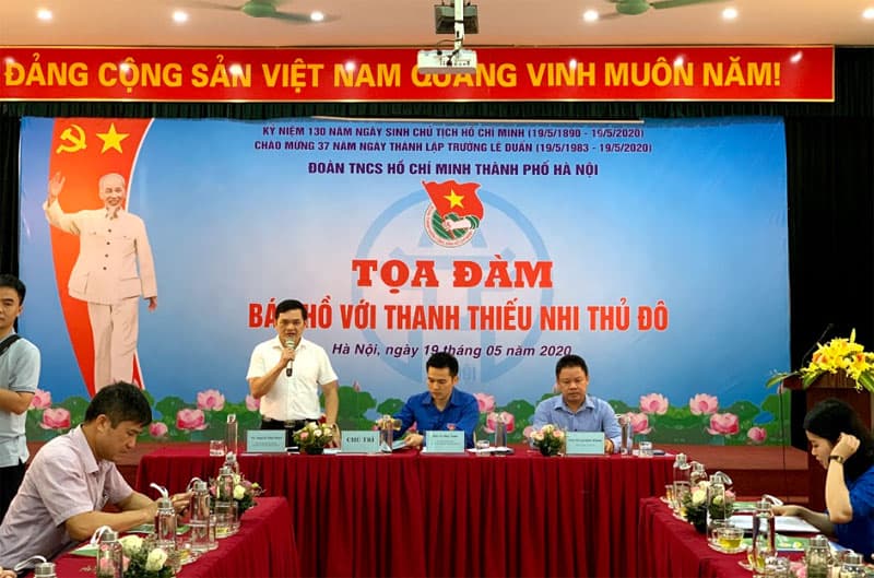 Bác Hồ với thanh thiếu nhi Thủ đô