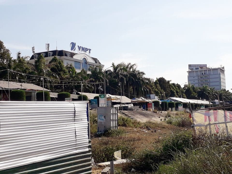 Nhếch nhác chợ đêm Sông Trà