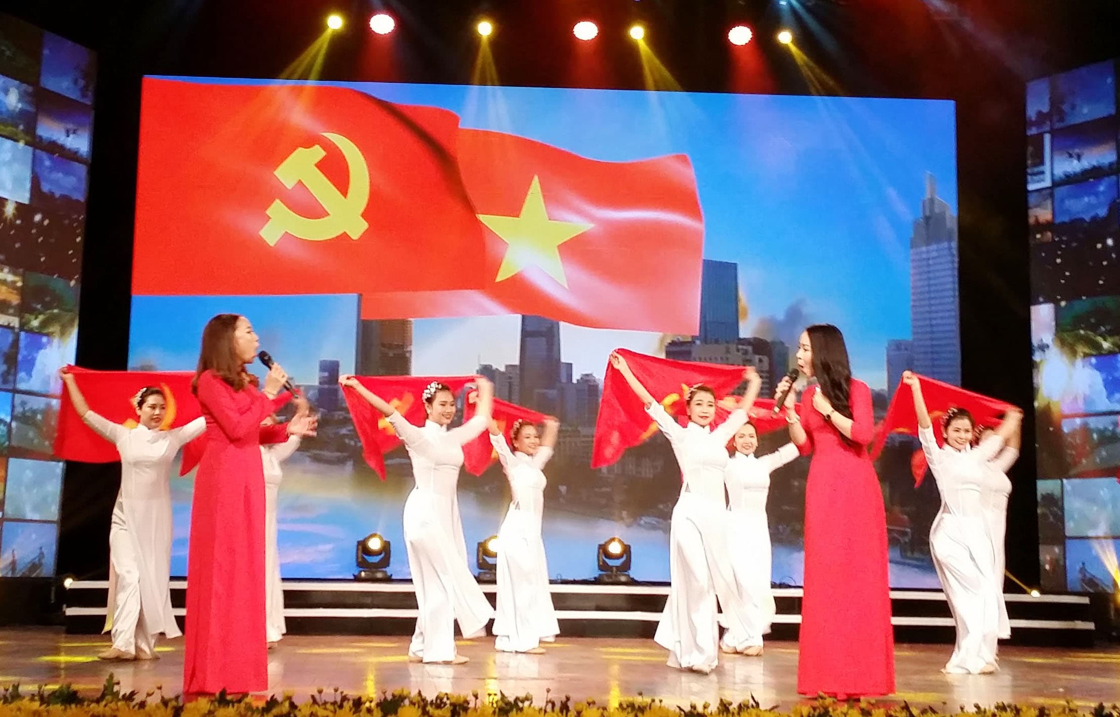 Thực hiện tốt vai trò Đảng vừa là người lãnh đạo, vừa là người đầy tớ của nhân dân