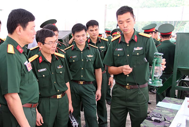 Thi đua hoàn thành tốt nhiệm vụ thường xuyên và đột xuất