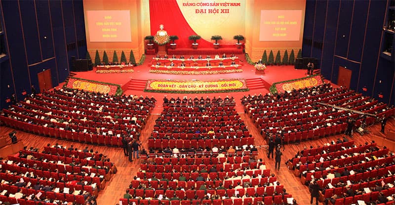 Bài 2: Góc khuất kẻ rút gạch dưới chân tường