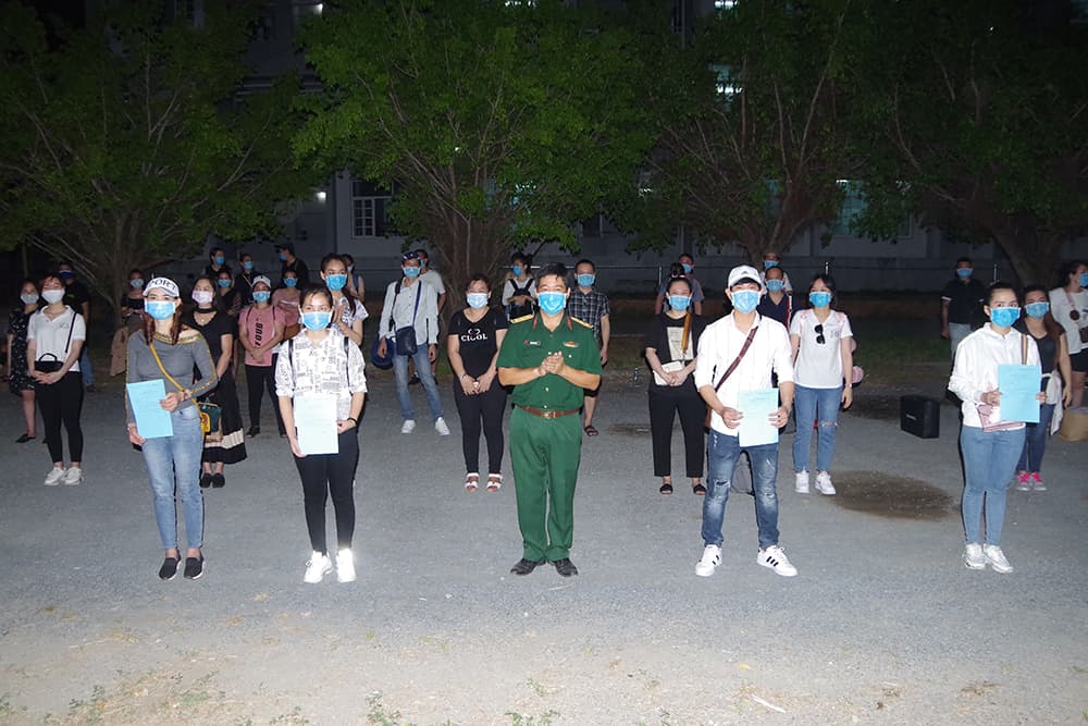 Bàn giao công dân hoàn thành thời gian cách ly trở về địa phương