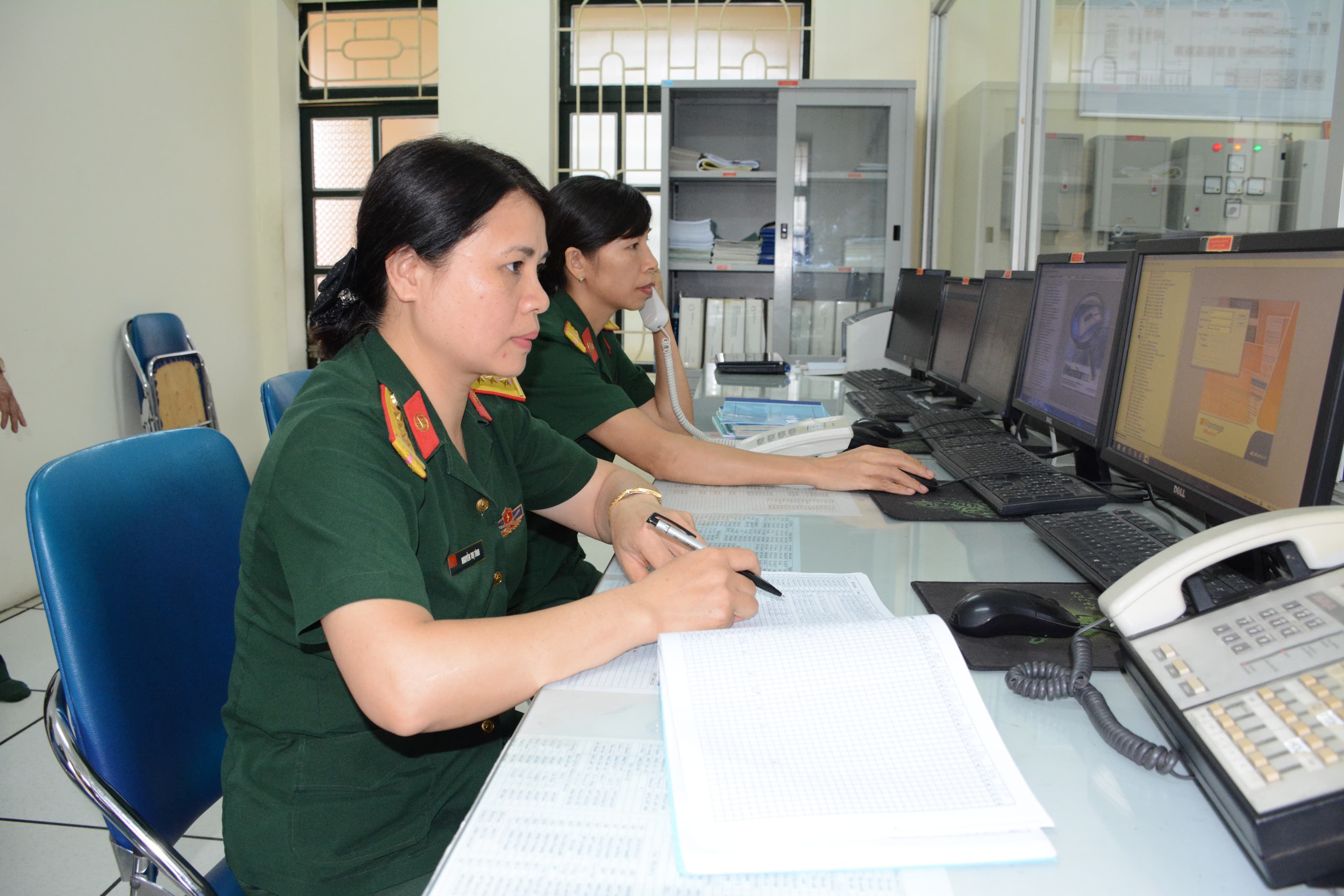 Tổ, trạm thông tin 4 tốt ở "Một ba tư"