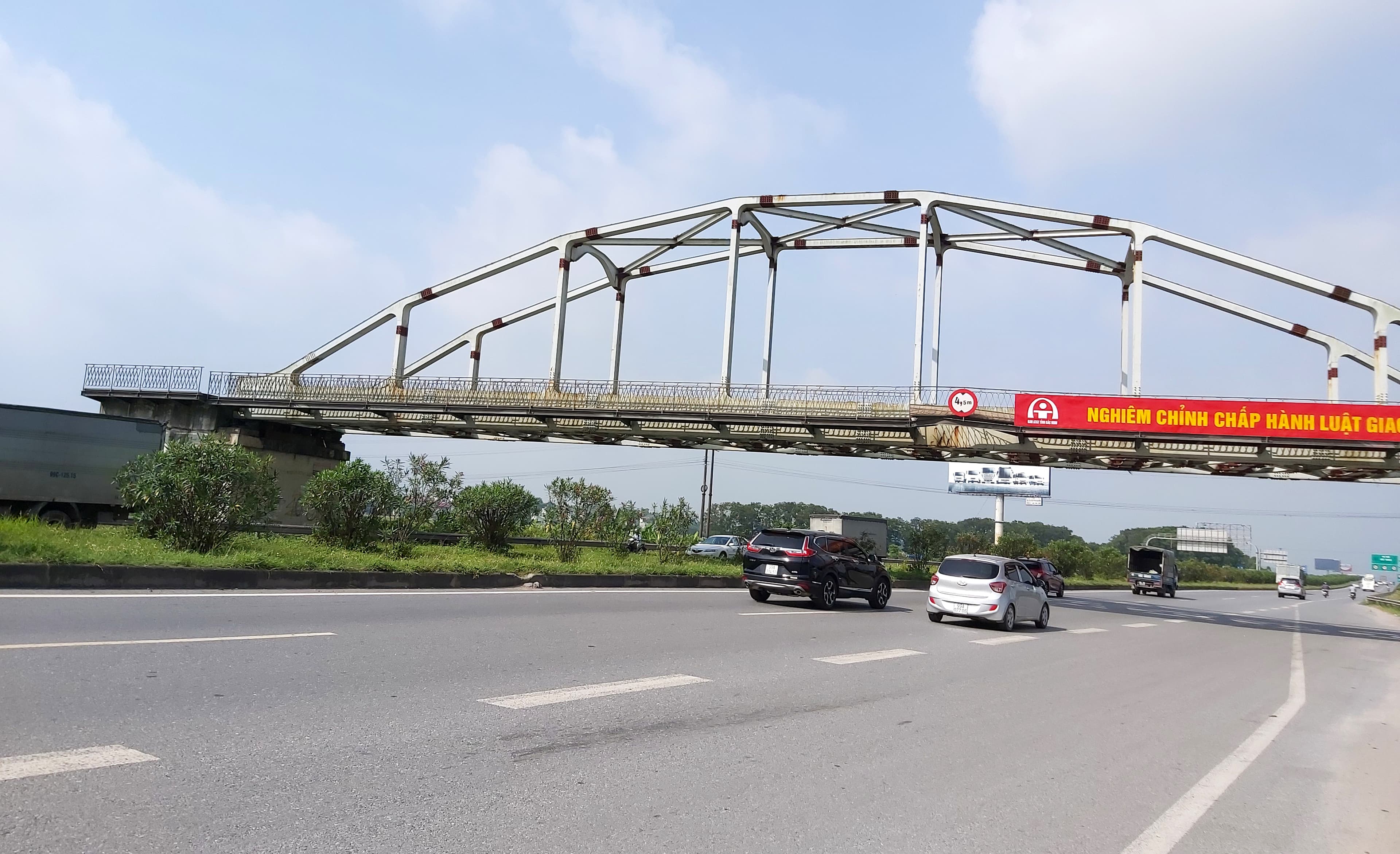 Tương lai nào cho dự án đường sắt Yên Viên - Hạ Long - Cái Lân?