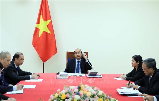 Thủ tướng Chính phủ Nguyễn Xuân Phúc điện đàm với Tổng thống Philippines