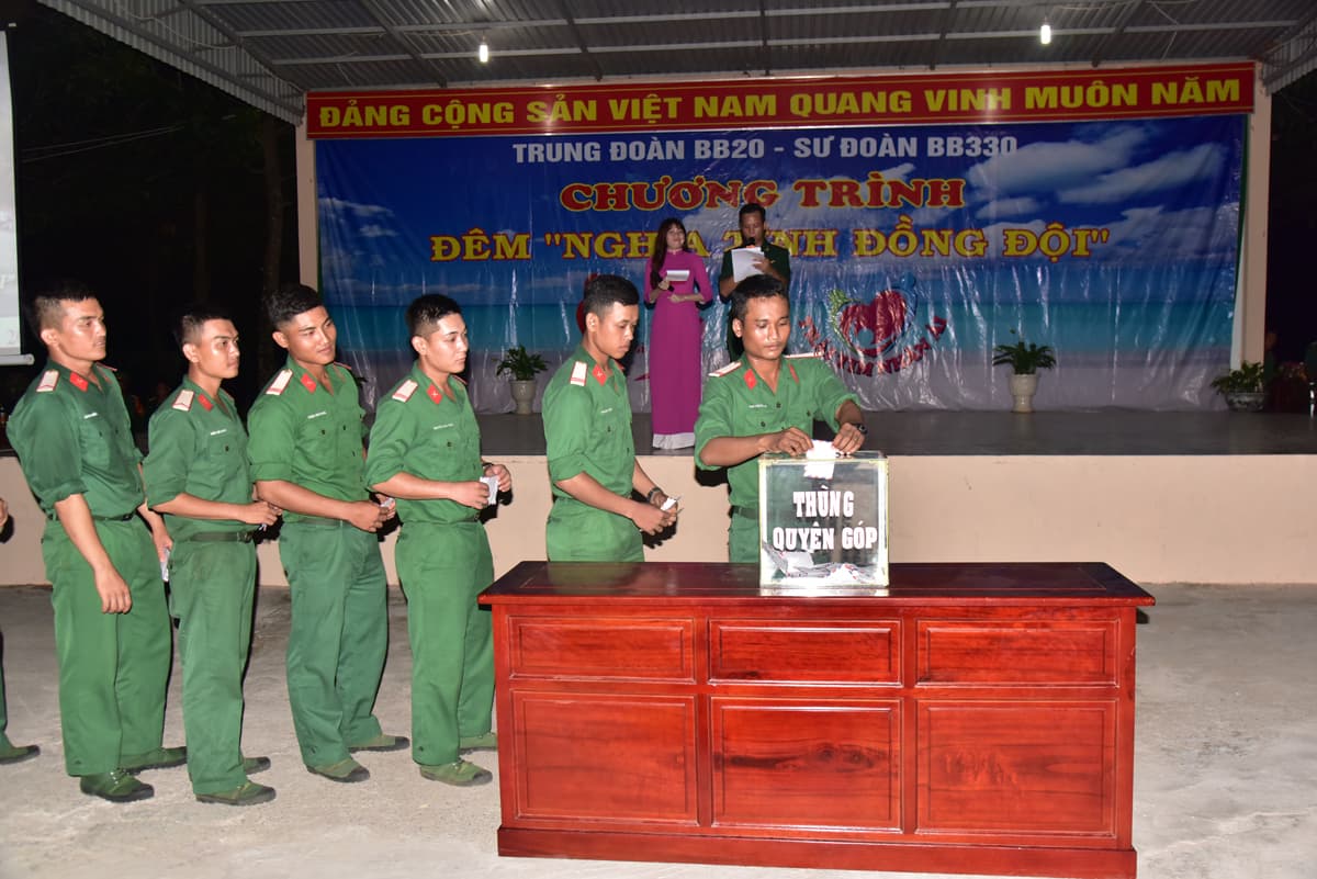 Ấm áp đêm “Nghĩa tình đồng đội”