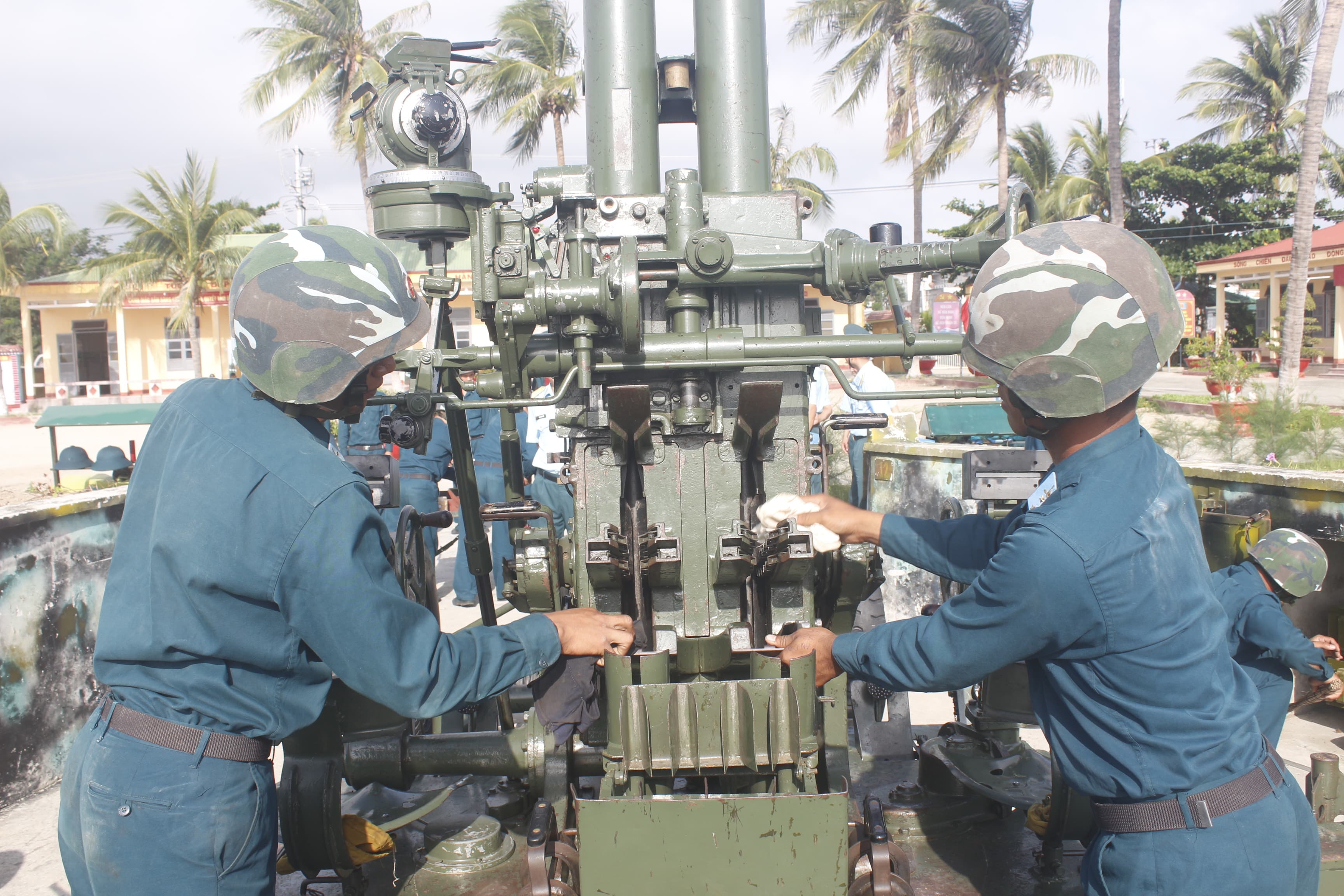 Rèn quân nơi nắng gió Cam Ranh