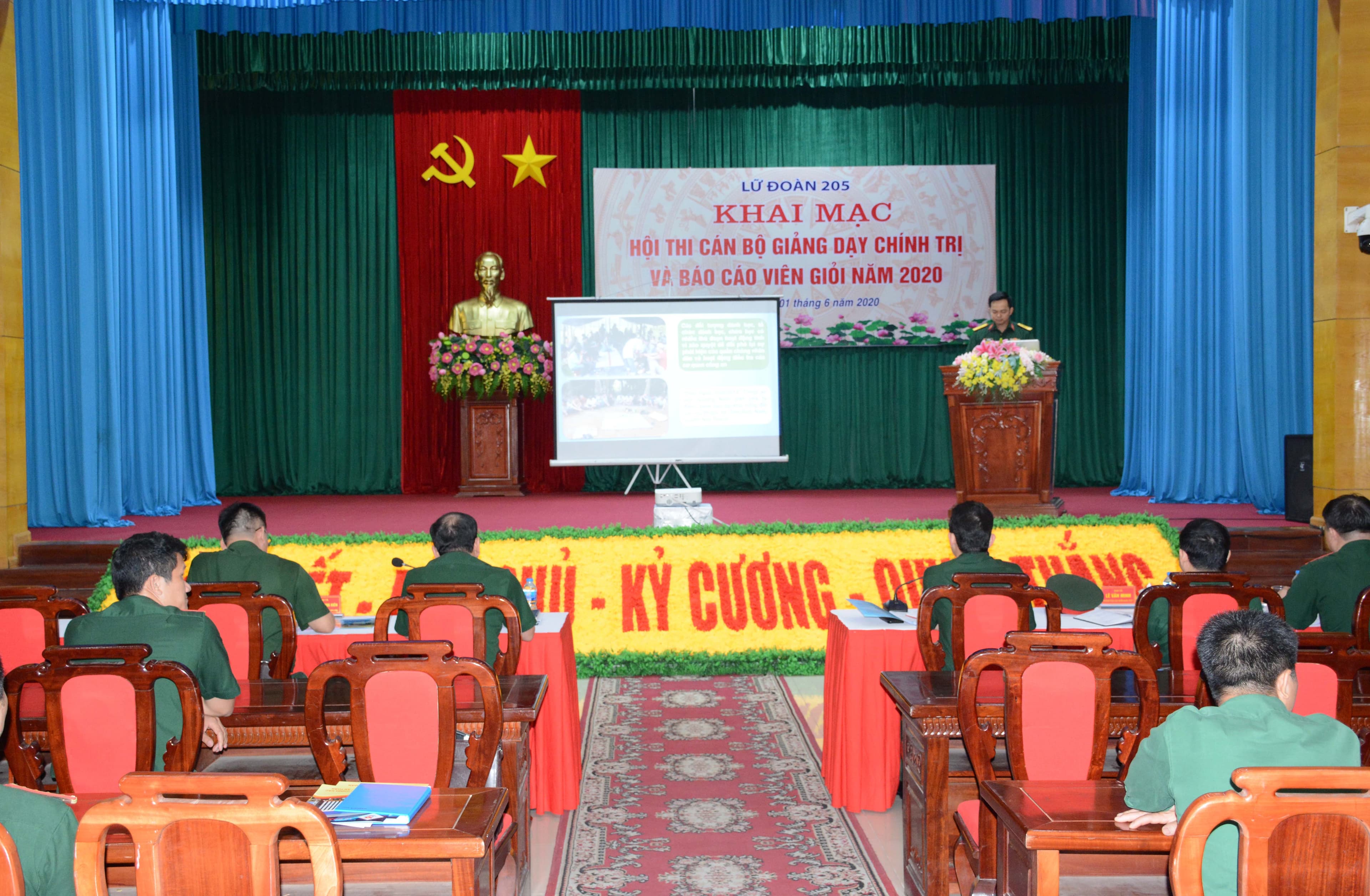 Tổ chức Hội thi cán bộ giảng dạy chính trị và báo cáo viên giỏi