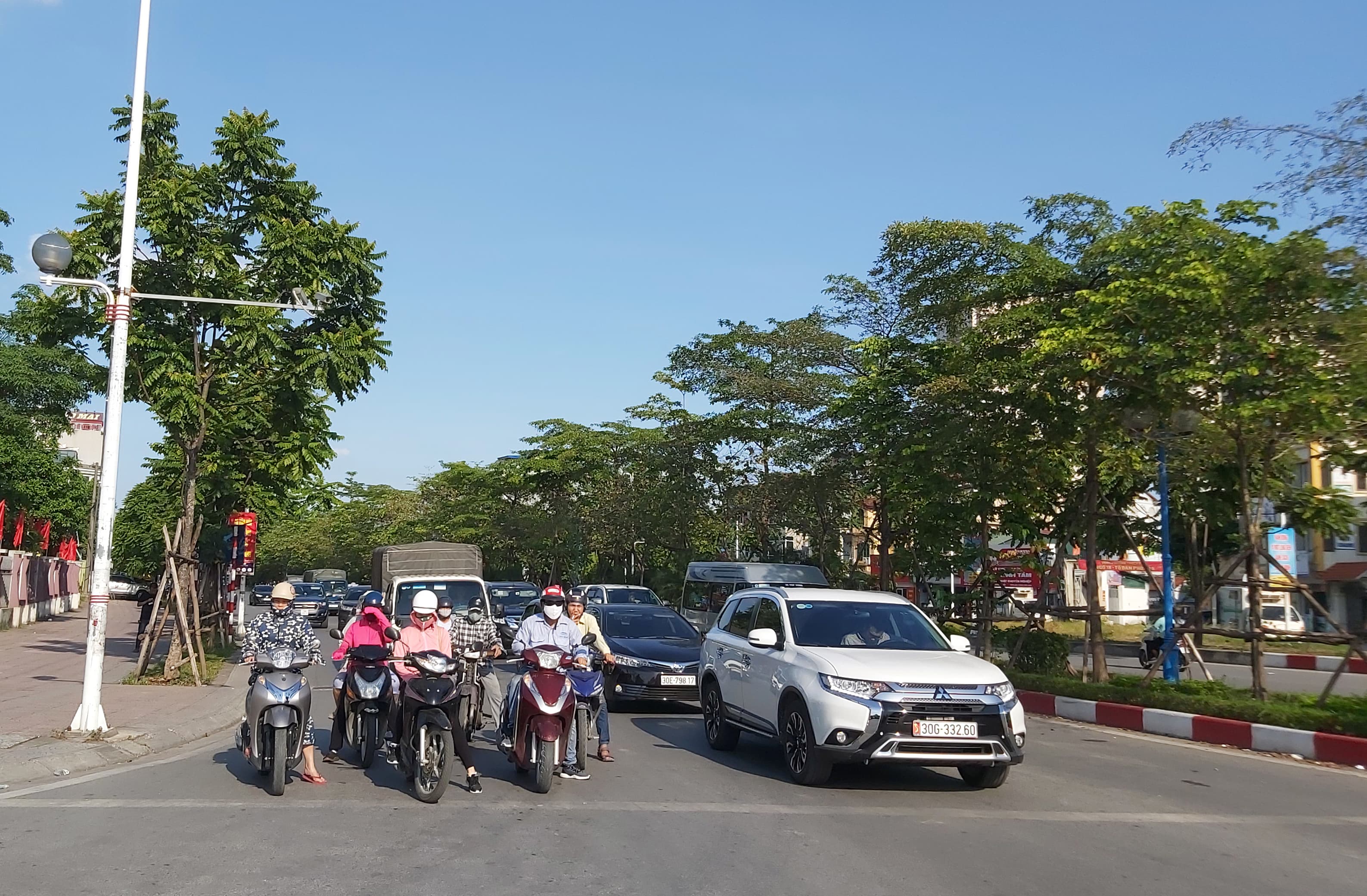 Nghiên cứu trồng cây lấy bóng mát tại các nút giao có đèn tín hiệu giao thông
