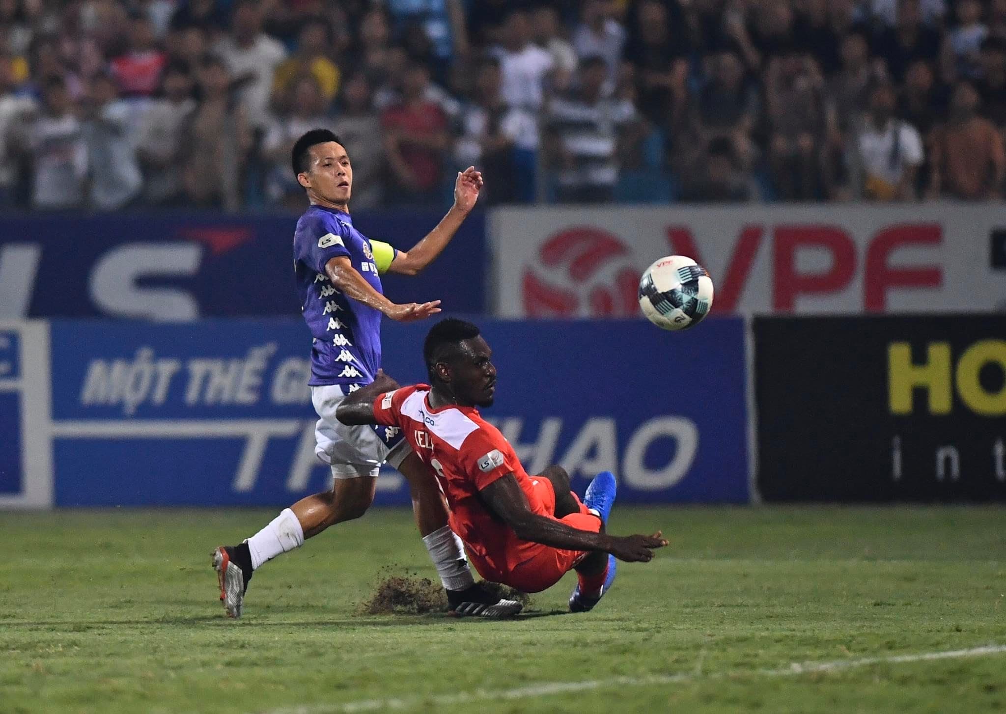 Hà Nội FC "đè bẹp" Hoàng Anh Gia Lai 3-0