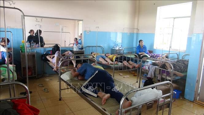 Bình Phước: Hơn 200 người nhập viện sau khi ăn tiệc cưới