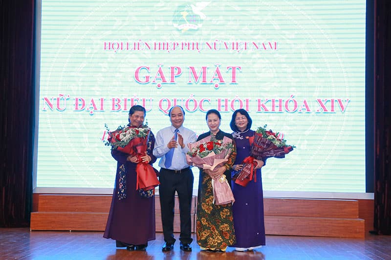 Thủ tướng Chính phủ và Chủ tịch Quốc hội dự cuộc gặp mặt nữ đại biểu Quốc hội