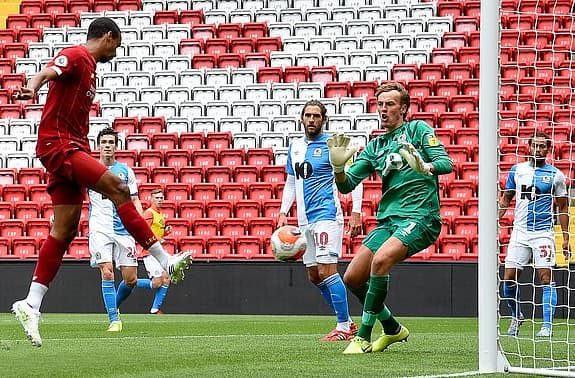 Liverpool thắng đậm Blackburn Rovers trong trận đấu giao hữu