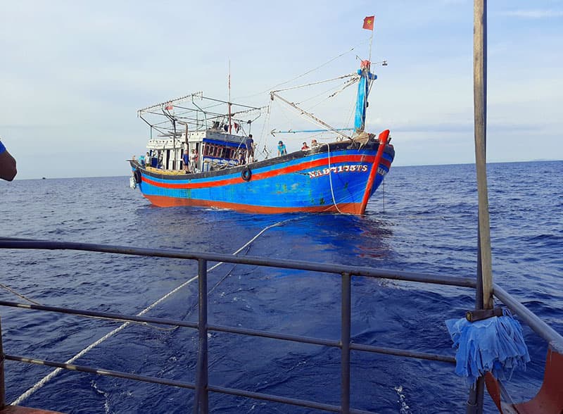 BĐBP Nghệ An cứu nạn thành công tàu cá và 15 thuyền viên.