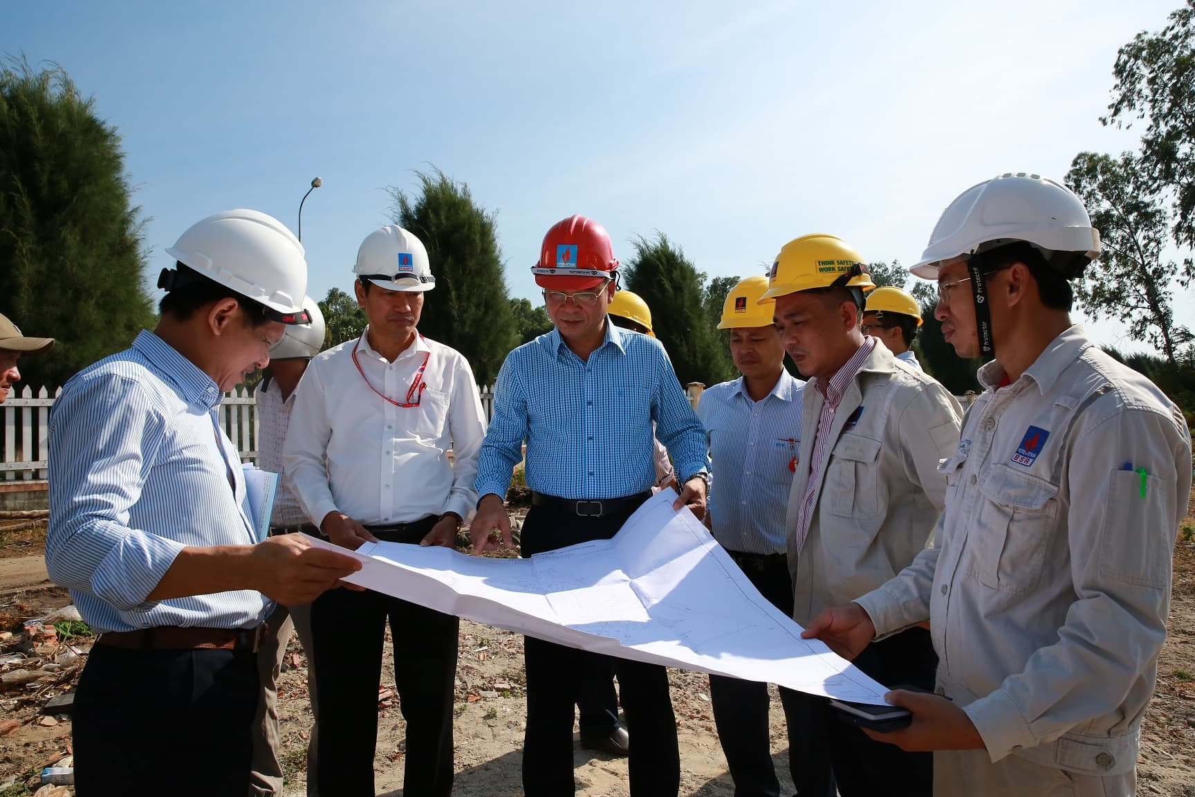 Bàn giao mặt bằng sạch cho dự án nâng cấp mở rộng Nhà máy lọc dầu Dung Quất