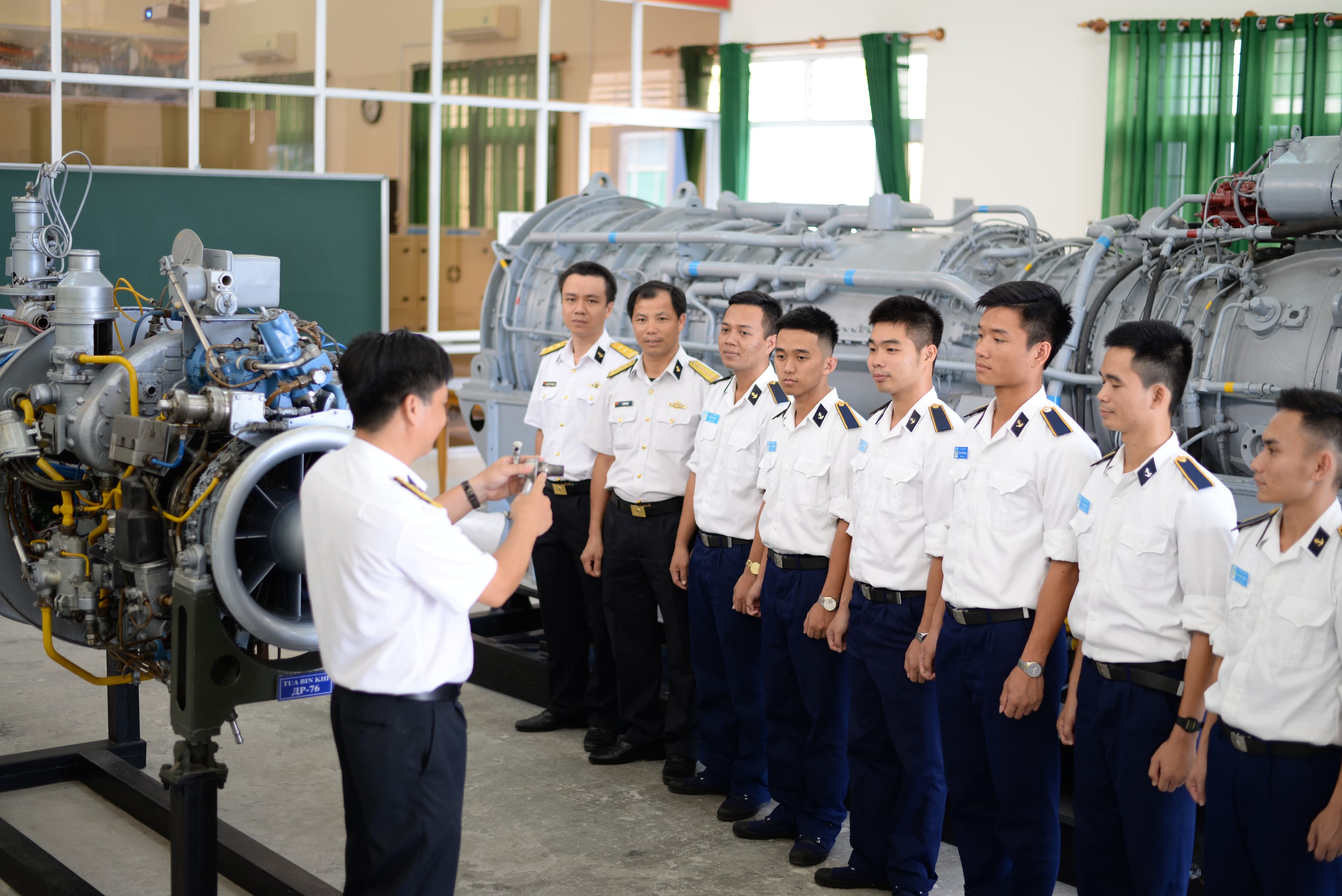 Cách học ngoại ngữ ở Học viện Hải quân