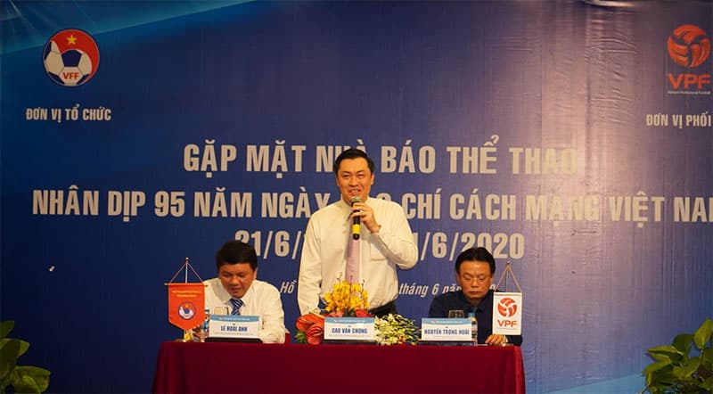 Liên đoàn Bóng đá Việt Nam và Công ty VPF gặp mặt phóng viên thể thao tại phía Nam