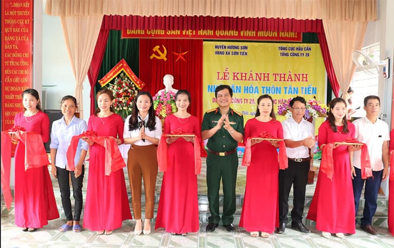 Bàn giao Công trình xây dựng nông thôn mới ở huyện Hương Sơn, tỉnh Hà Tĩnh