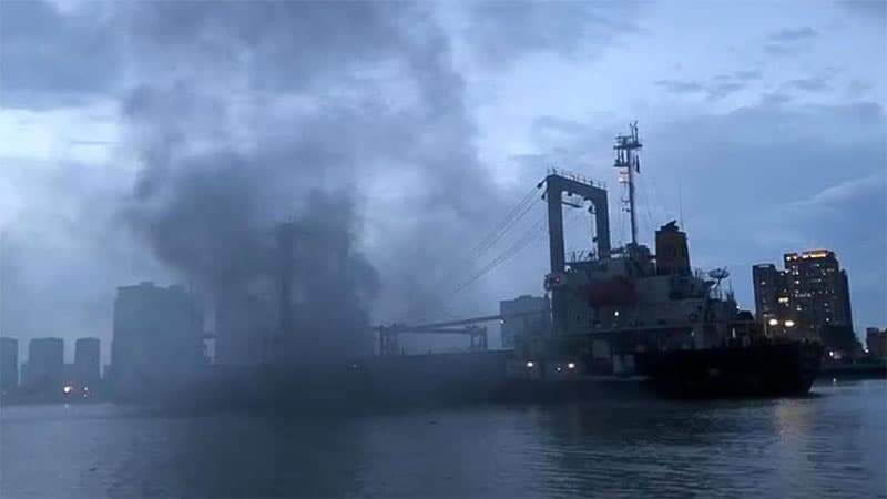Thành phố Hồ Chí Minh: Cháy tàu chở hàng tại cảng Khánh Hội