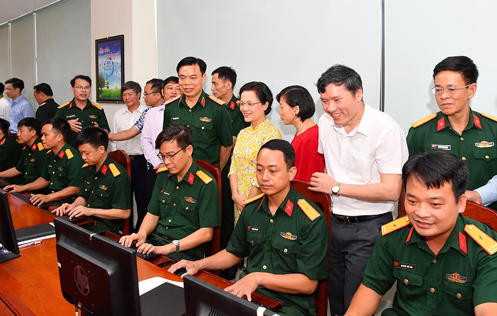 Trao đổi thông tin về bảo vệ nền tảng tư tưởng của Đảng trên không gian mạng