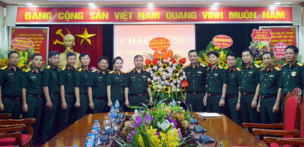 Thượng tướng Đỗ Căn thăm, chúc mừng các cơ quan báo chí quân đội