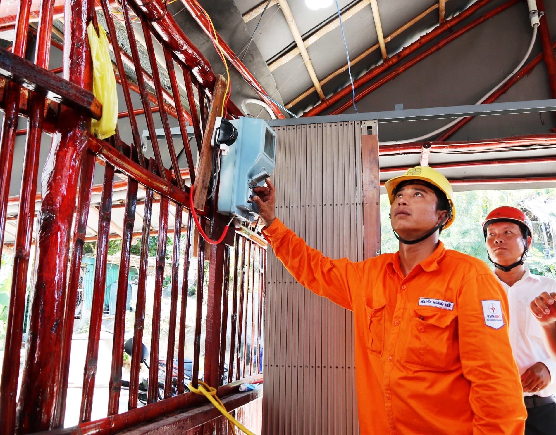 Vì sao hóa đơn tiền điện tăng cao bất thường?