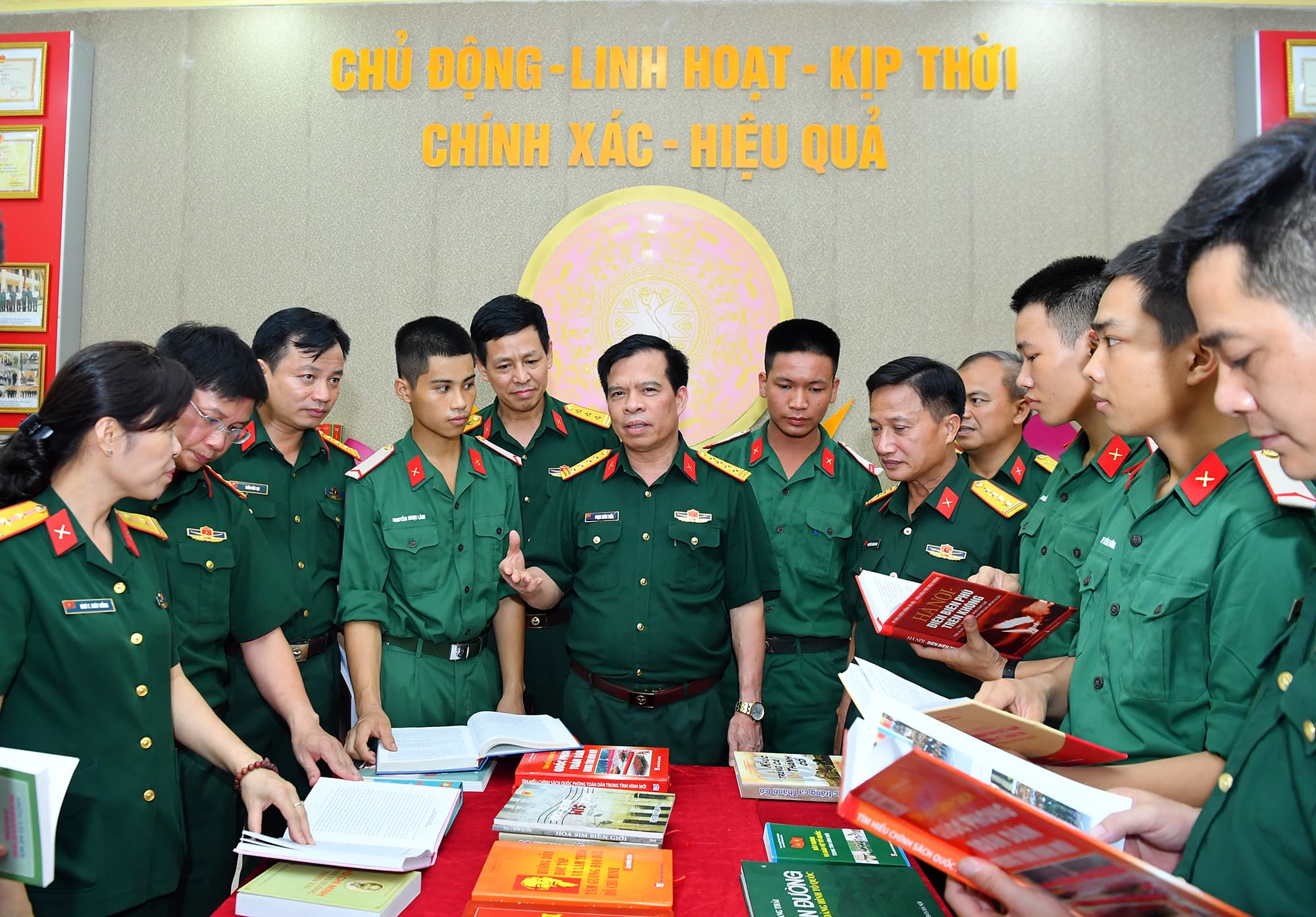 Lan tỏa và phát triển văn hóa đọc trong cán bộ, chiến sĩ