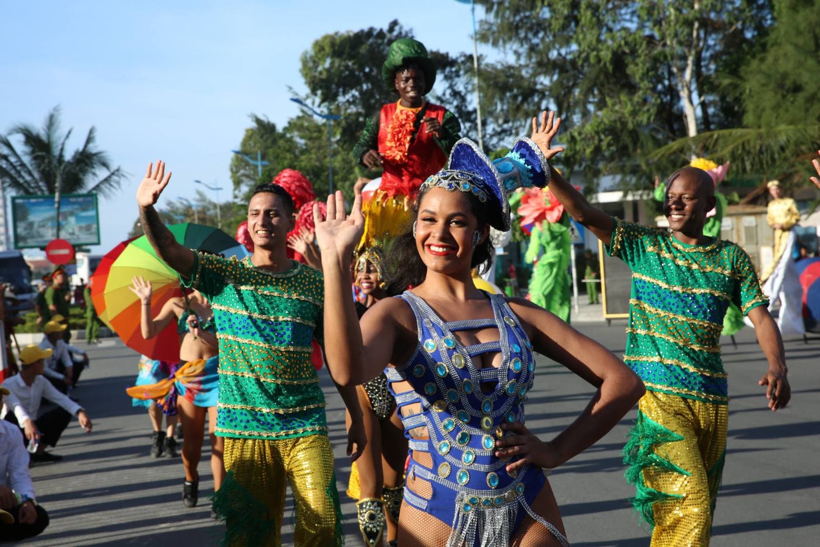 Carnival đường phố khuấy động Lễ hội Du lịch biển Sầm Sơn 2020