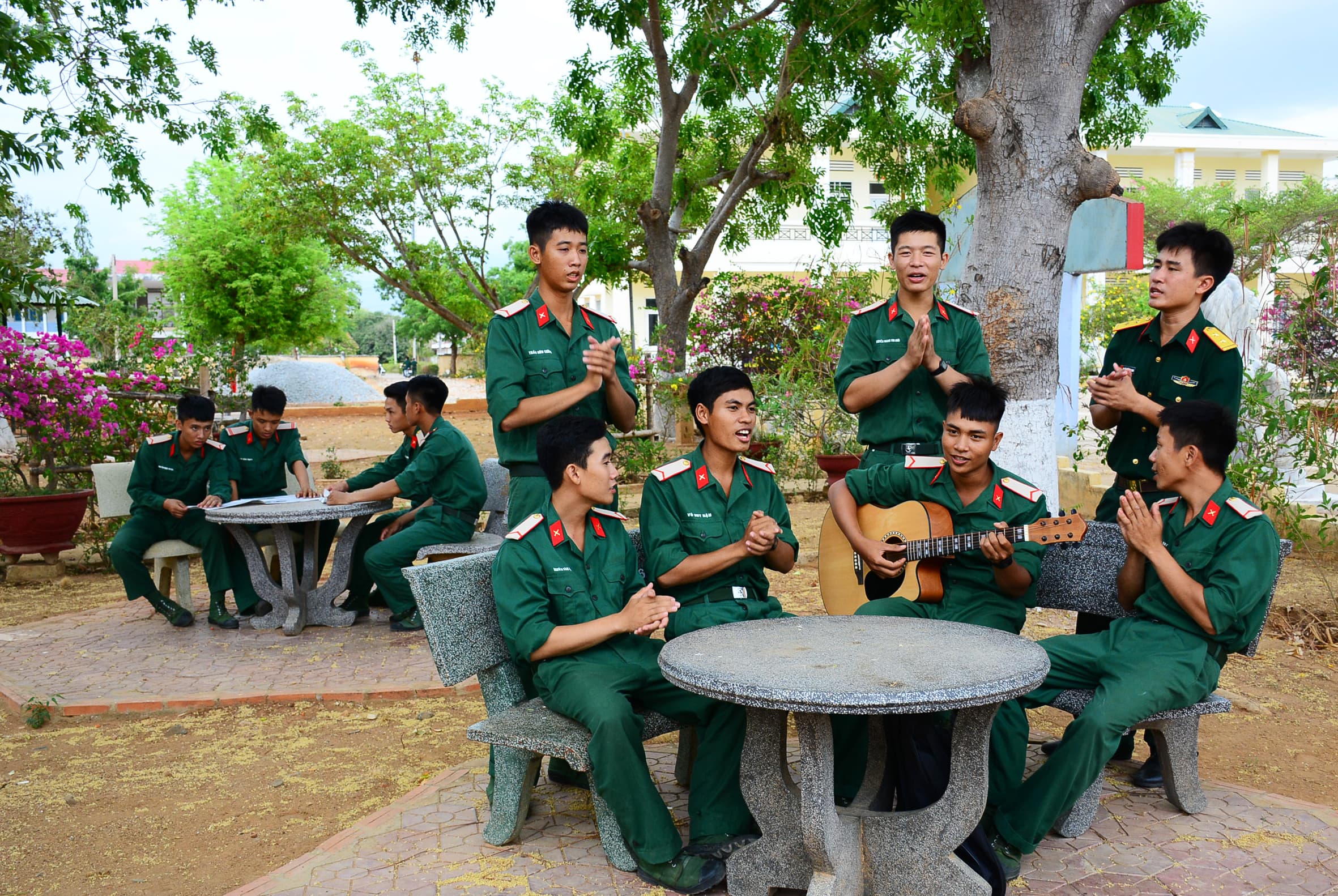 Để chiến sĩ thêm yêu mái nhà thứ hai