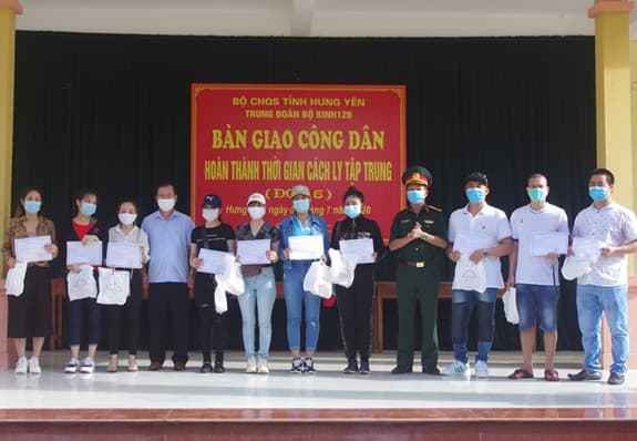 Tỉnh Hưng Yên bàn giao 75 công dân hoàn thành thời gian cách ly