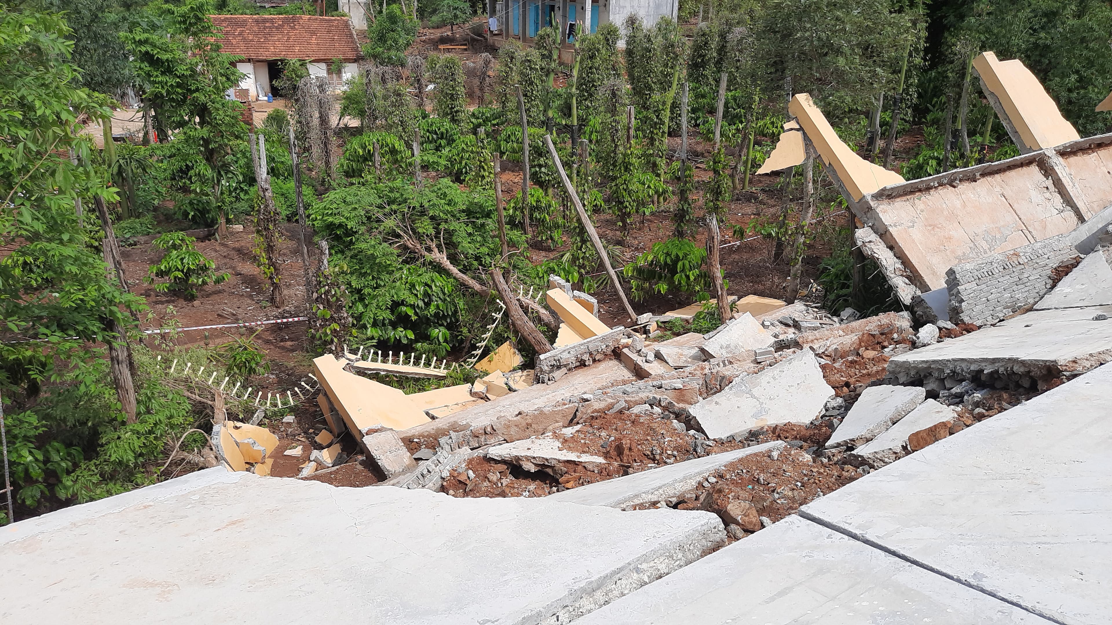 Đắc Nông: Làm rõ việc sập tường kè Trường THPT Quang Trung