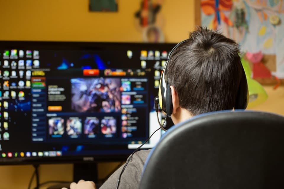 Bài 2: Cảnh báo thế hệ “nhiễm độc” online